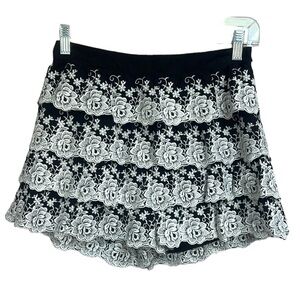 Gianni Bini Endless Roses Embroidered Flowers Tiers Shorts